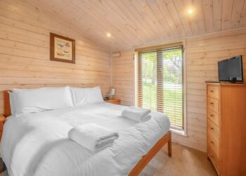 Haddon Classic Skyline 3 Spa - Darwin Forest, Matlock