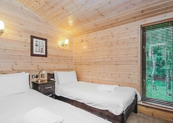 Haddon Classic Skyline 3 Spa - Darwin Forest, Matlock