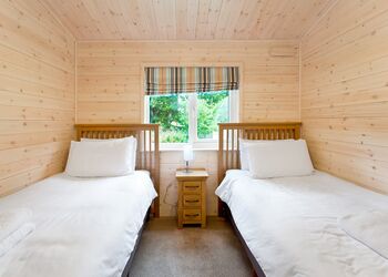 Haddon Classic Vogue 4 Spa (Pet) - Darwin Forest, Matlock