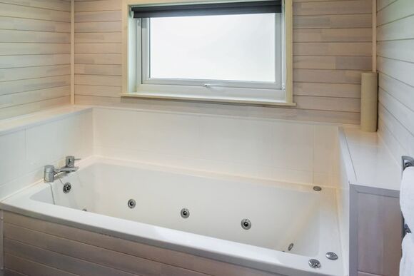 Chatsworth Elite Vogue 1 (Pet) - Darwin Forest, Matlock