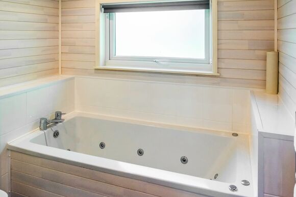 Chatsworth Elite Vogue (S) 1 (Pet) - Darwin Forest, Matlock