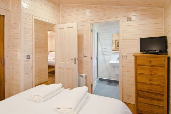 Chatsworth Elite Vogue 3 Pet - Darwin Forest, Matlock