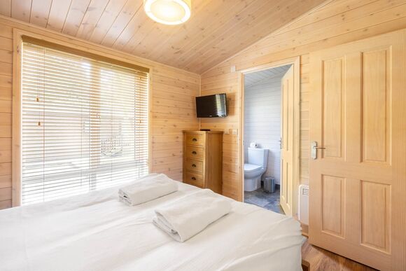 Chatsworth Elite Vogue 3 Pet - Darwin Forest, Matlock