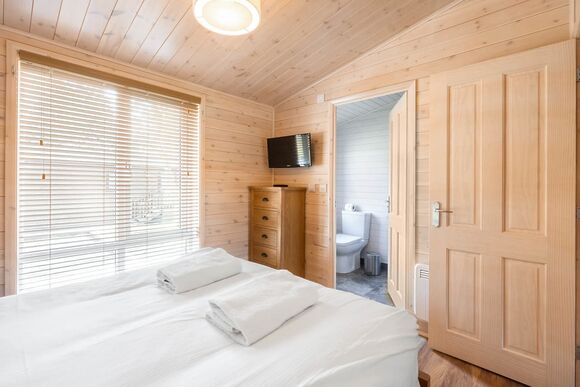 Chatsworth Elite Vogue 3 Spa (Pet) - Darwin Forest, Matlock