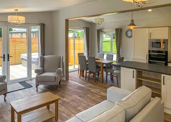 Comfort Plus Lodge Hot Tub 4 - Dartmoor View, Okehampton