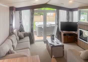 Comfort Caravan 6 Hot Tub - Dartmoor View, Okehampton