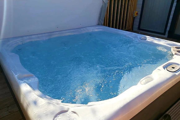 Superior Holiday Home Hot Tub 