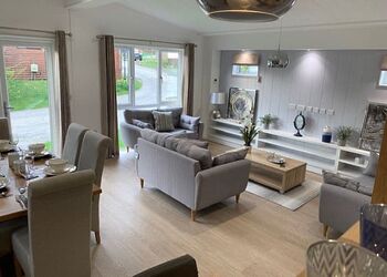 Superior Lodge Hot Tub 6, Comfort Plus Lodge Hot Tub 6 - Delamere Lake Sailing and Holiday Park, Delamere Forest