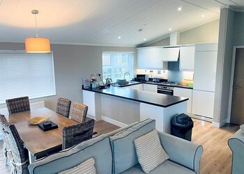 Comfort Plus Lodge Hot Tub 6 - Delamere Lake Sailing and Holiday Park, Delamere Forest