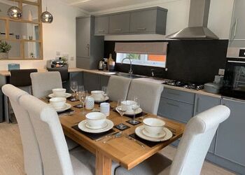 Comfort Plus Lodge Hot Tub 6, Superior Lodge Hot Tub 6 - Delamere Lake Sailing and Holiday Park, Delamere Forest