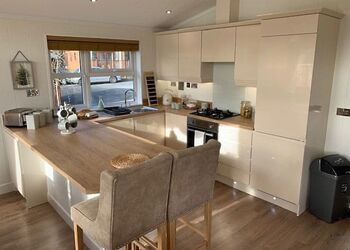 Comfort Plus Lodge Hot Tub 6, Superior Lodge Hot Tub 6 - Delamere Lake Sailing and Holiday Park, Delamere Forest