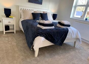 Comfort Plus Lodge Hot Tub 6, Superior Lodge Hot Tub 6 - Delamere Lake Sailing and Holiday Park, Delamere Forest