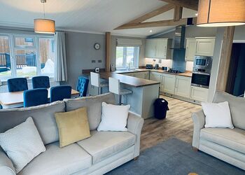 Signature Lodge Hot Tub 6 - Delamere Lake Sailing and Holiday Park, Delamere Forest
