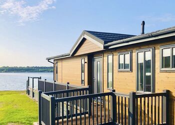 Signature Lodge Hot Tub 6 - Delamere Lake Sailing and Holiday Park, Delamere Forest