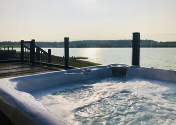 Signature Lodge Hot Tub 6 - Delamere Lake Sailing and Holiday Park, Delamere Forest