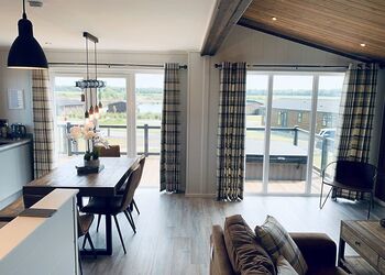 Luxury Lodge Hot Tub 6 - Delamere Lake Sailing and Holiday Park, Delamere Forest