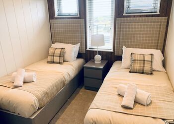 Luxury Lodge Hot Tub 6 - Delamere Lake Sailing and Holiday Park, Delamere Forest