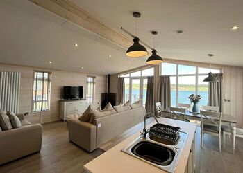 Signature Lodge Hot Tub 7 - Delamere Lake Sailing and Holiday Park, Delamere Forest