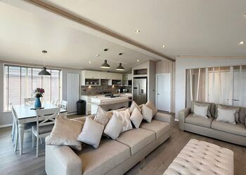 Signature Lodge Hot Tub 7 - Delamere Lake Sailing and Holiday Park, Delamere Forest