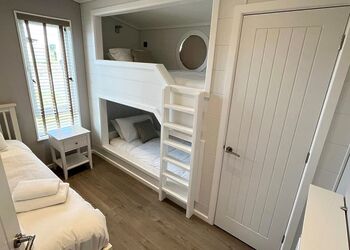 Signature Lodge Hot Tub 7 - Delamere Lake Sailing and Holiday Park, Delamere Forest