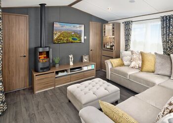 Superior Caravan 4 Hot Tub - Delamere Lake Sailing and Holiday Park, Delamere Forest