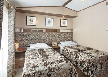 Superior Caravan 4 Hot Tub - Delamere Lake Sailing and Holiday Park, Delamere Forest