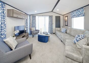 Signature Holiday Home 4 Hot Tub - Delamere Lake Sailing and Holiday Park, Delamere Forest