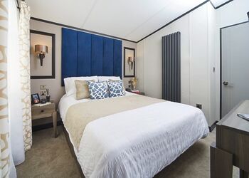 Signature Holiday Home 4 Hot Tub - Delamere Lake Sailing and Holiday Park, Delamere Forest