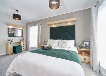 Comfort Plus Lodge 4 Hot Tub - Delamere Lake Sailing and Holiday Park, Delamere Forest