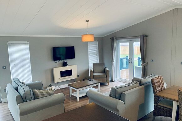 Delamere Lake Sailing and Holiday Park