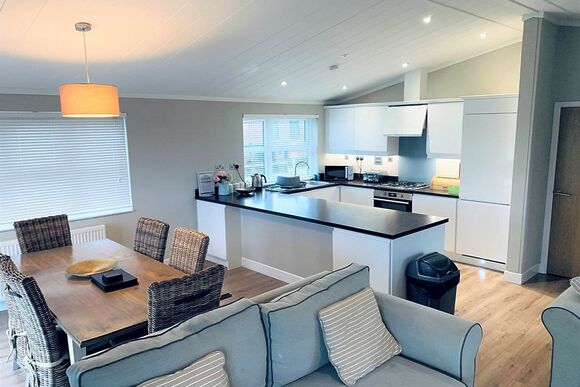 Comfort Plus Lodge Hot Tub 6 - Delamere Lake Sailing and Holiday Park, Delamere Forest