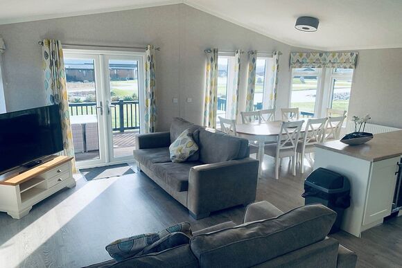 Comfort Plus Lodge Hot Tub 8 - Delamere Lake Sailing and Holiday Park, Delamere Forest