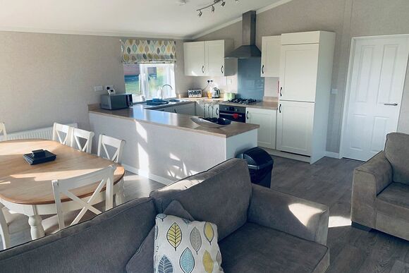 Comfort Plus Lodge Hot Tub 8 - Delamere Lake Sailing and Holiday Park, Delamere Forest