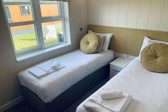 Comfort Plus Lodge Hot Tub 8 - Delamere Lake Sailing and Holiday Park, Delamere Forest