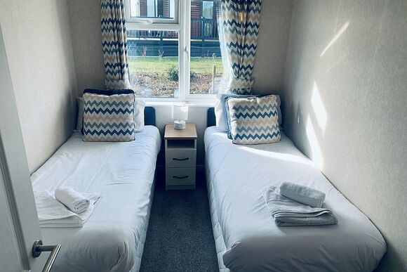 Comfort Plus Lodge Hot Tub 8 - Delamere Lake Sailing and Holiday Park, Delamere Forest