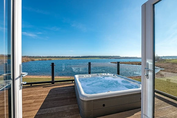 Signature Lodge Hot Tub 4 