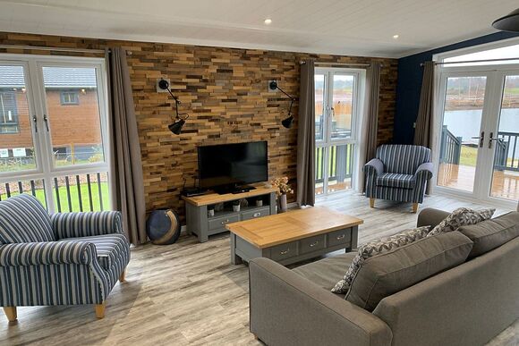 Signature Lodge Hot Tub 4 - Delamere Lake Sailing and Holiday Park, Delamere Forest