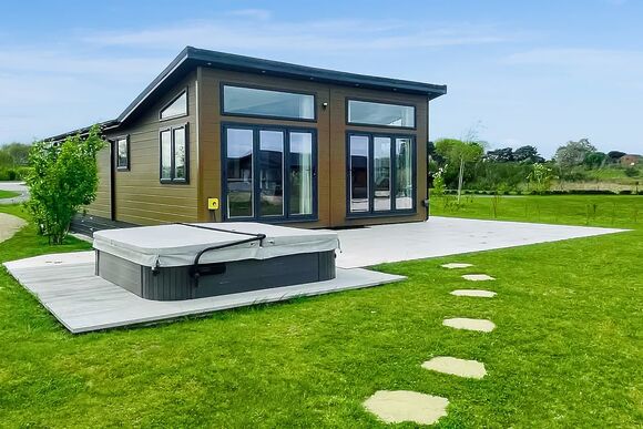 Signature Lodge Hot Tub 4 - Delamere Lake Sailing and Holiday Park, Delamere Forest