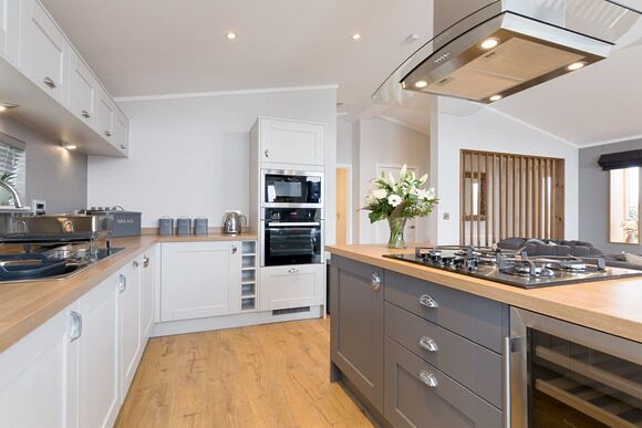 Signature Lodge Hot Tub 4 - Delamere Lake Sailing and Holiday Park, Delamere Forest