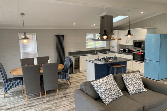 Signature Lodge Hot Tub 4 - Delamere Lake Sailing and Holiday Park, Delamere Forest