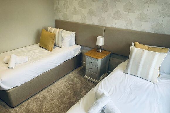 Signature Lodge Hot Tub 6 - Delamere Lake Sailing and Holiday Park, Delamere Forest