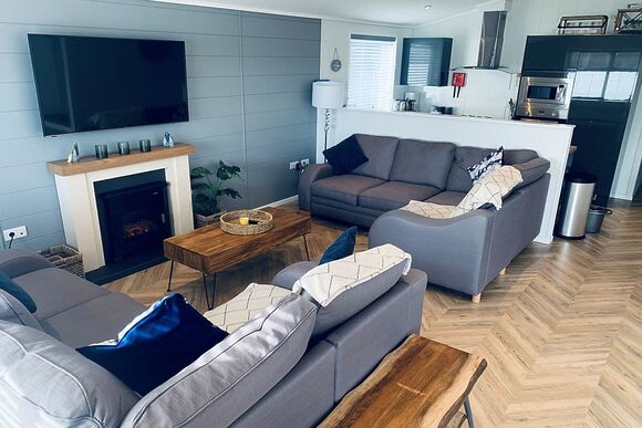 Signature Lodge Hot Tub 9 - Delamere Lake Sailing and Holiday Park, Delamere Forest