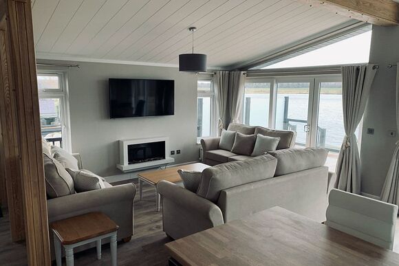 Signature Lodge Hot Tub 9 - Delamere Lake Sailing and Holiday Park, Delamere Forest