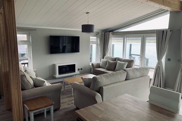 Signature Lodge Hot Tub 8 - Delamere Lake Sailing and Holiday Park, Delamere Forest