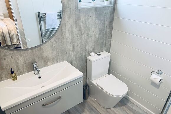 Luxury Lodge Hot Tub 6 - Delamere Lake Sailing and Holiday Park, Delamere Forest