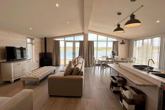 Signature Lodge Hot Tub 7 - Delamere Lake Sailing and Holiday Park, Delamere Forest