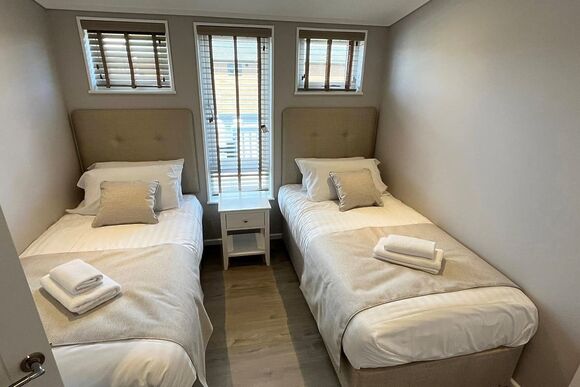 Signature Lodge Hot Tub 7 - Delamere Lake Sailing and Holiday Park, Delamere Forest