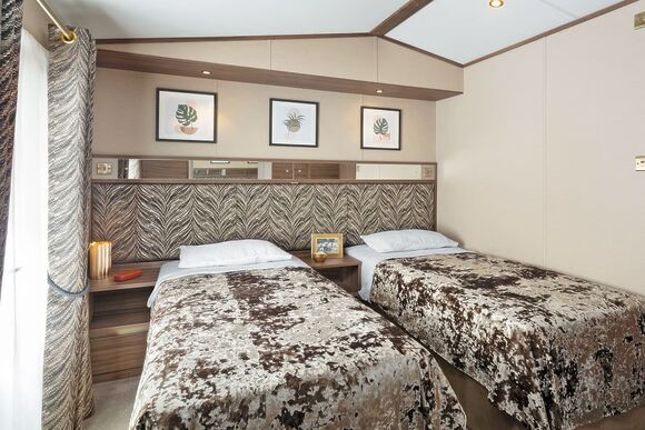 Superior Caravan 4 Hot Tub - Delamere Lake Sailing and Holiday Park, Delamere Forest