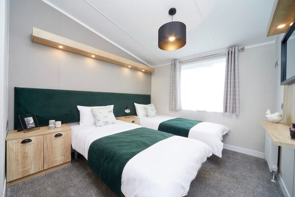 Comfort Plus Lodge 4 Hot Tub - Delamere Lake Sailing and Holiday Park, Delamere Forest