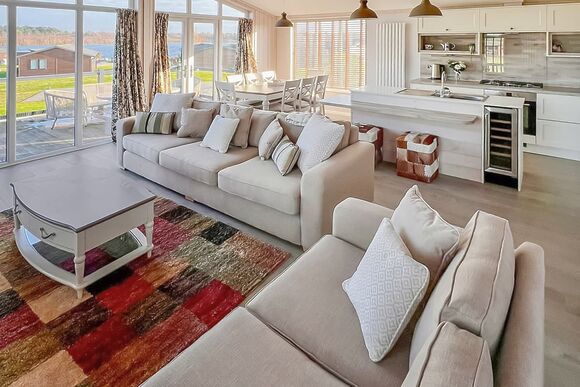 Superior Lodge 8 - Delamere Lake Sailing and Holiday Park, Delamere Forest